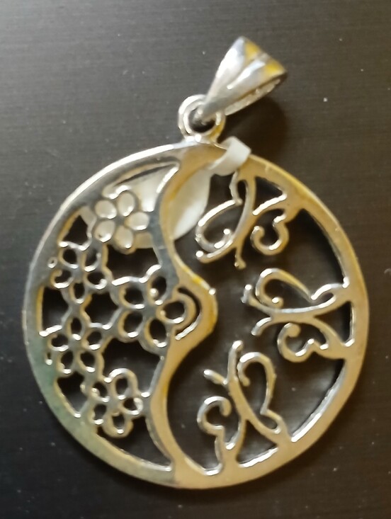 Unkown Jewelry - ❤️ 1 1/8" 925 SS 🦋 Butterfly/Flowers🌼 Pendant